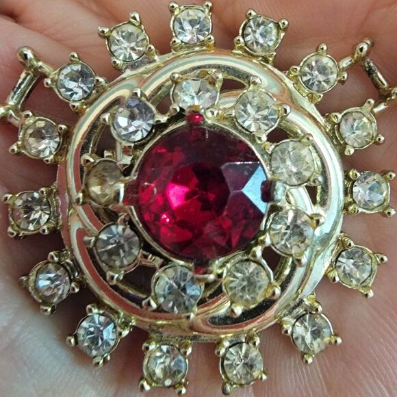 Stunning #1930s Era #Art Deco Unsigned #Brooch Red Cntr Stone, Rhinestone Border - Picture 1 of 6